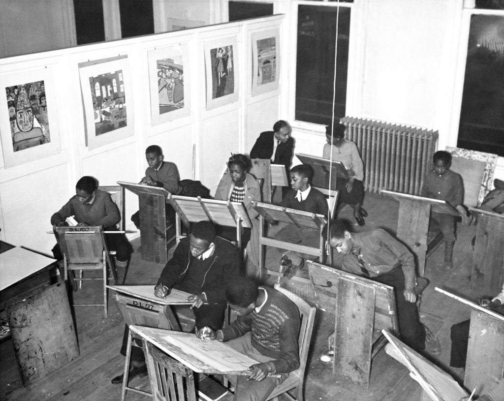 Photograph of students in a free art class at the Harlem Community Art Center, 